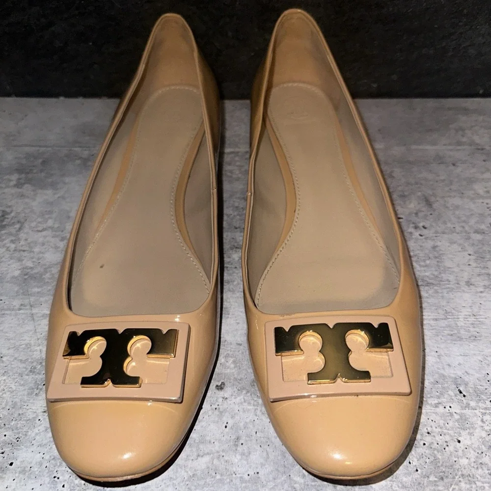 TORY BURCH GIGI NUDE PATENT LEATHERBLOCK HEEL PUMP SIZE 9 $348